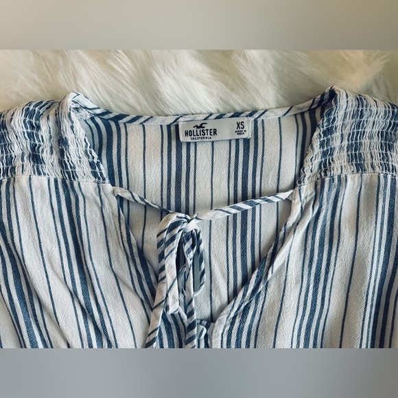 Hollister Long-Sleeve Crop Top - Picture 2 of 2